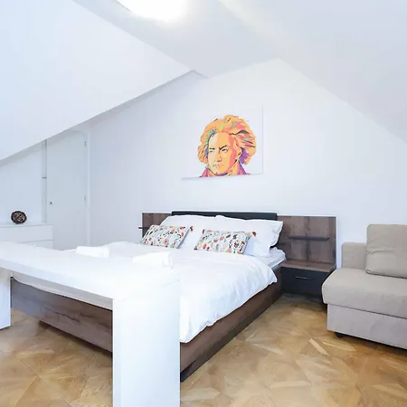 Beethoven Apartahotel 3*